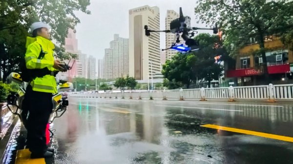 股票杠杆配资网 广东公安在防汛抢险中搜救转移群众1万多人